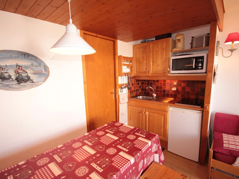 Bel appartement studio cabine ensoleillé avec balcon - 4 pers - FR-1-293-170 Cabin in Haute-Savoie