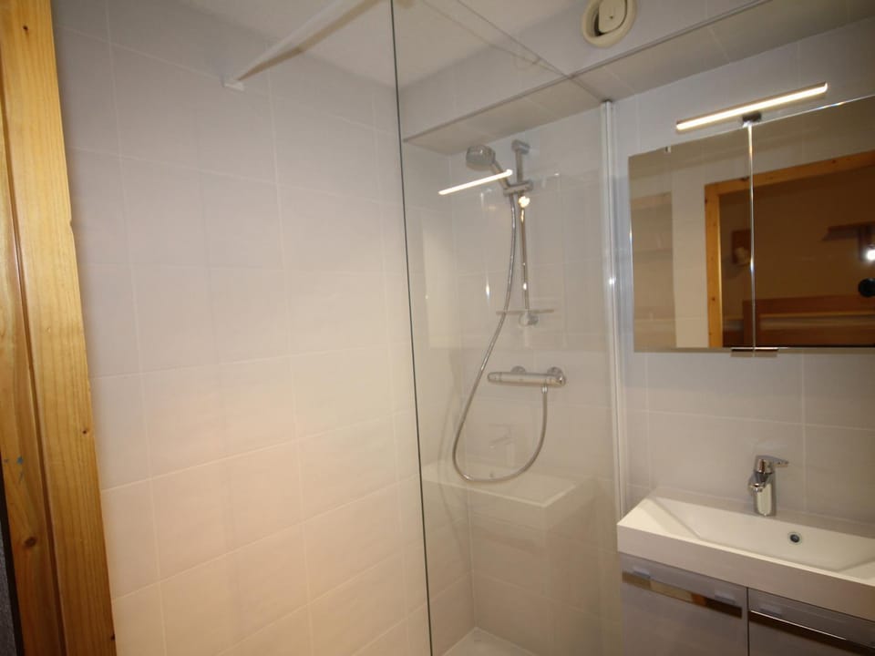 Studio cabine ensoleillé avec vue sur pistes, pour 4 personnes - FR-1-293-142 Cabin in Haute-Savoie