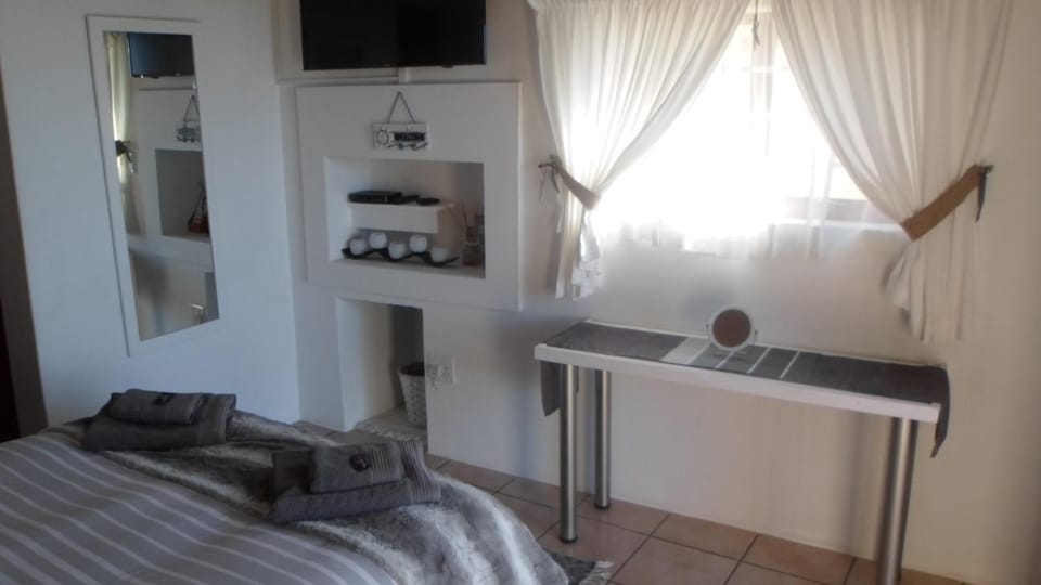 Toilet, Bathroom, TV and multimedia, Bedroom