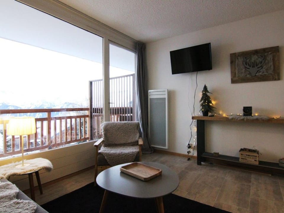 Charmant studio 4 pers avec balcon, parking et accès pistes - Alpe d'Huez - FR-1-405-134 Apartment in Huez