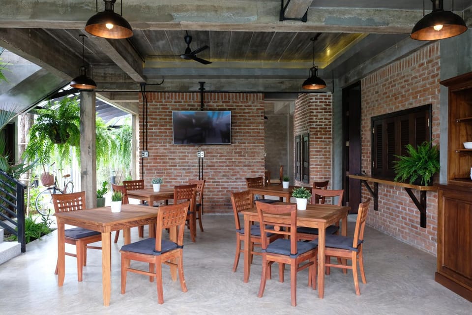 Restaurant/places to eat, Communal lounge/ TV room, TV and multimedia, Evening entertainment