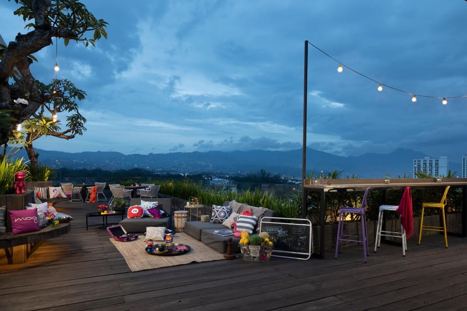Restaurant/places to eat, Night, Banquet/Function facilities