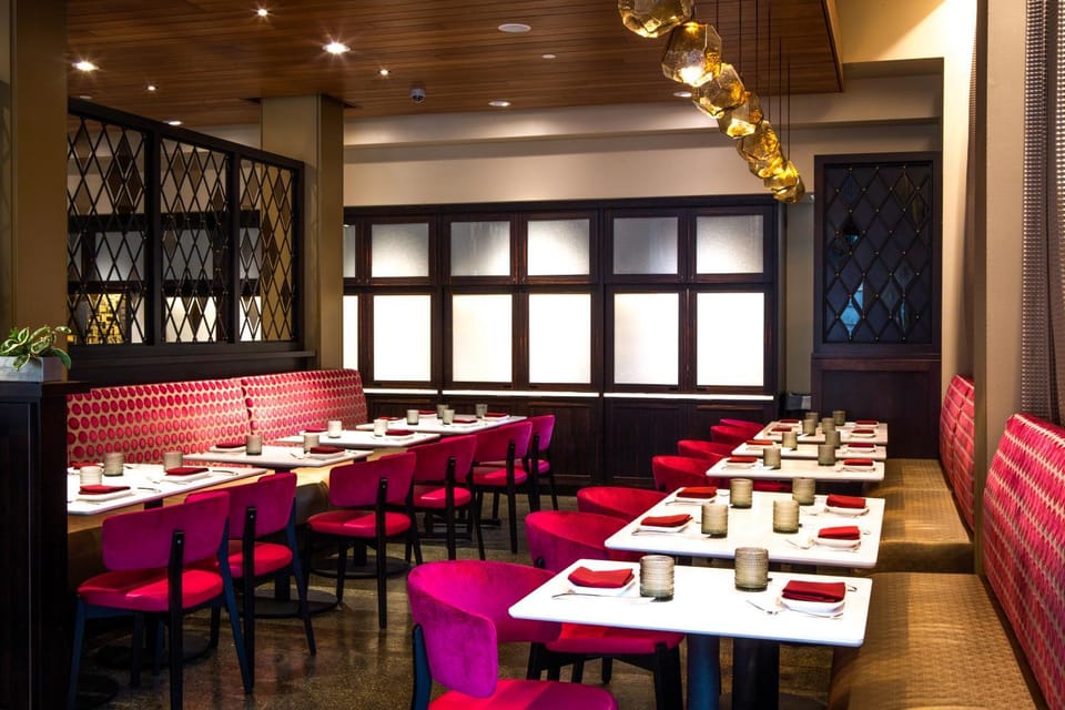 Restaurant/places to eat, Food and drinks, Seating area, Food