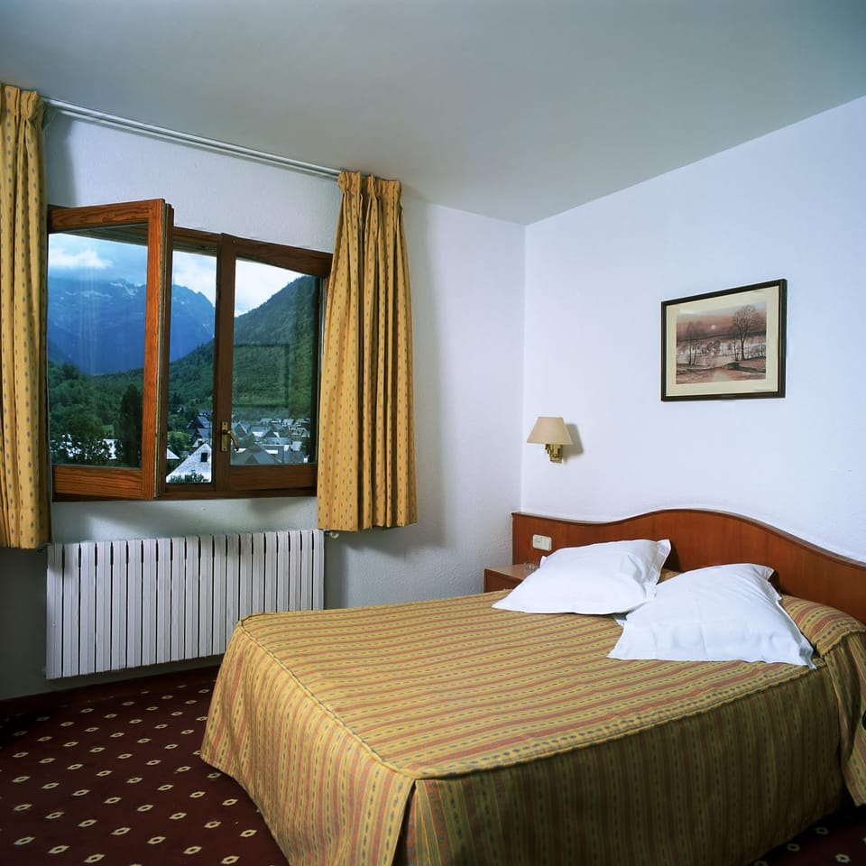 Bed, Day, Mountain view