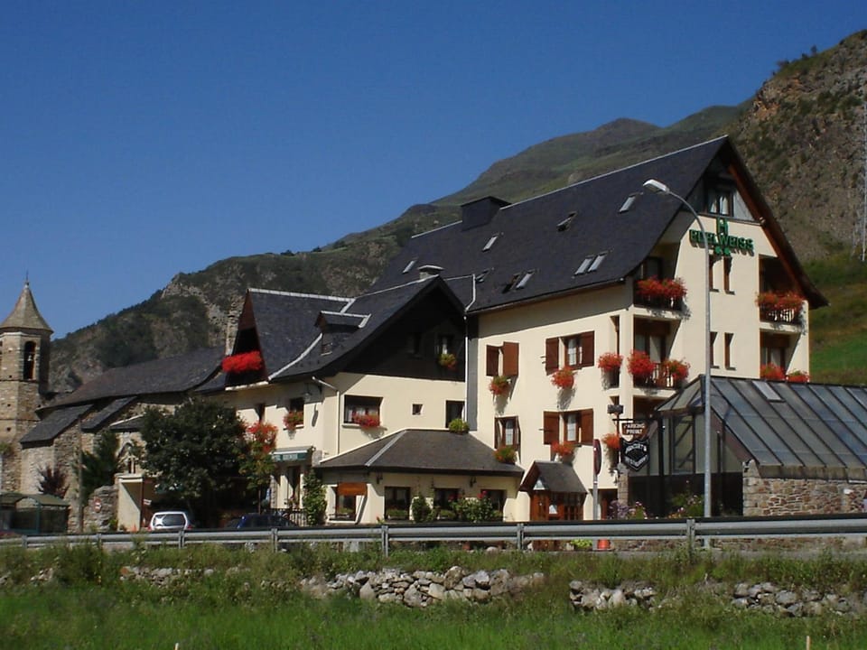 Property building, Day