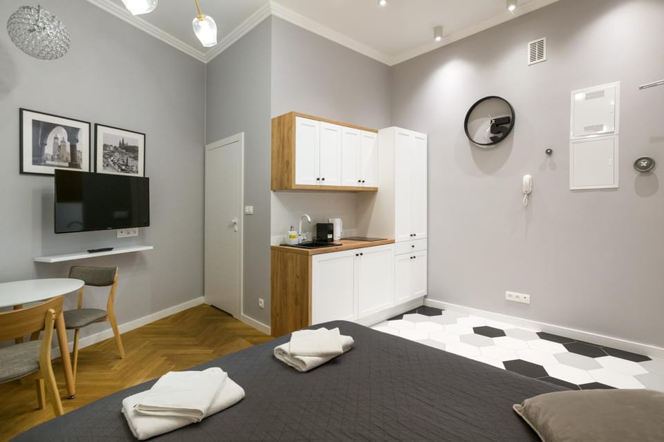 Coffee/tea facilities, Kitchen or kitchenette, Living room, Bedroom