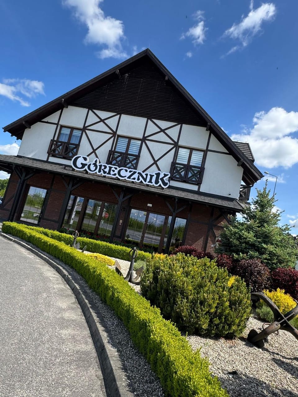 Property building, Restaurant/places to eat