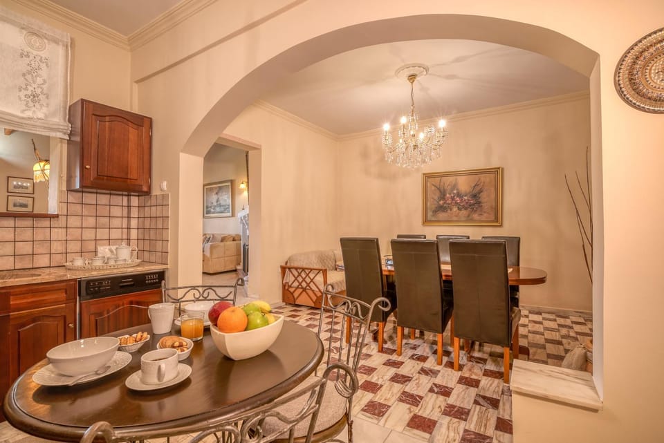 Dining area, kitchen