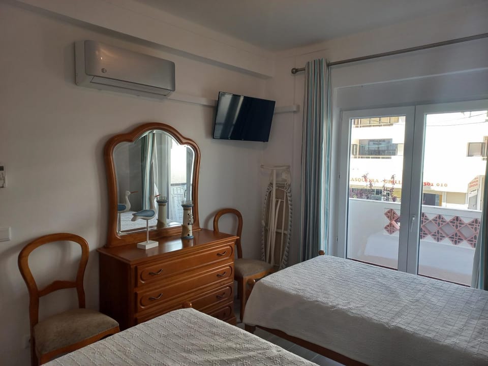 Bed, TV and multimedia, Bedroom, hair dresser, air conditioner
