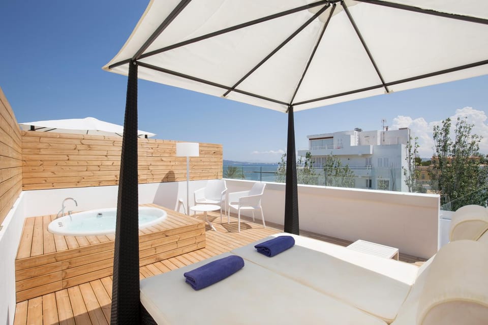 Balcony/Terrace, Photo of the whole room