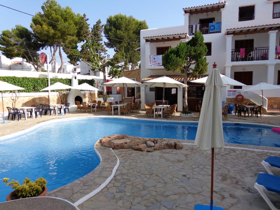 Swimming pool, Swimming pool