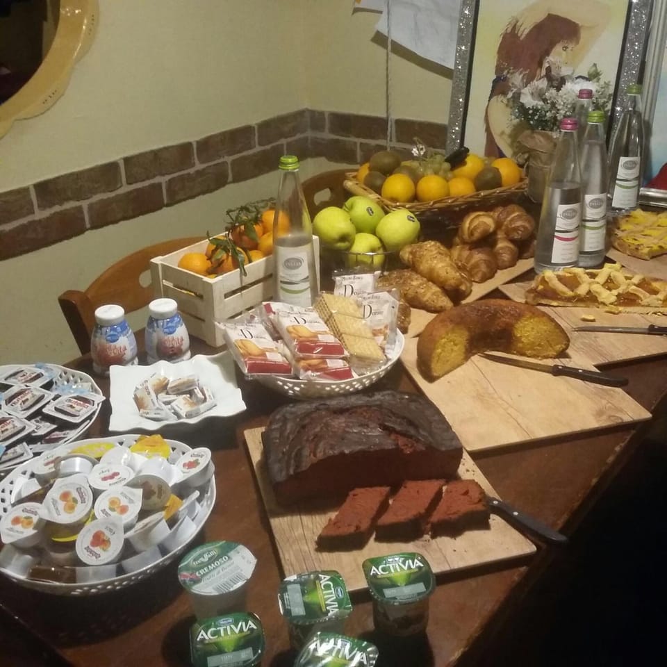 Buffet breakfast, Italian breakfast