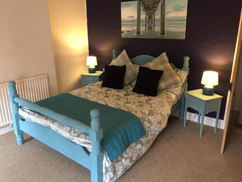 Photo of the whole room, Decorative detail, Decorative detail, Bedroom, Family, Family