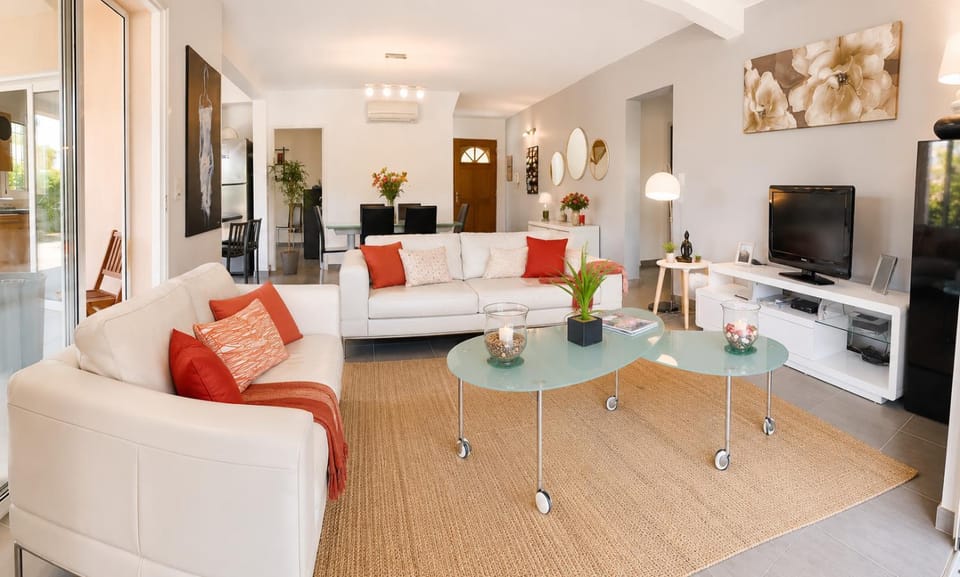 Villa CASAMIRAFIO à PALOMBAGGIA piscine chauffée et 8 à 9 personnes Villa in Porto-Vecchio