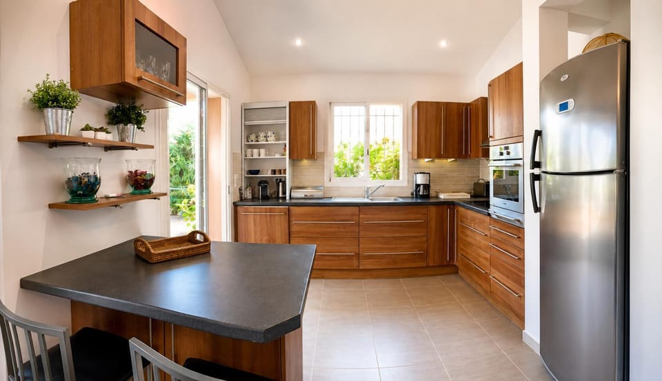 Villa CASAMIRAFIO à PALOMBAGGIA piscine chauffée et 8 à 9 personnes Villa in Porto-Vecchio