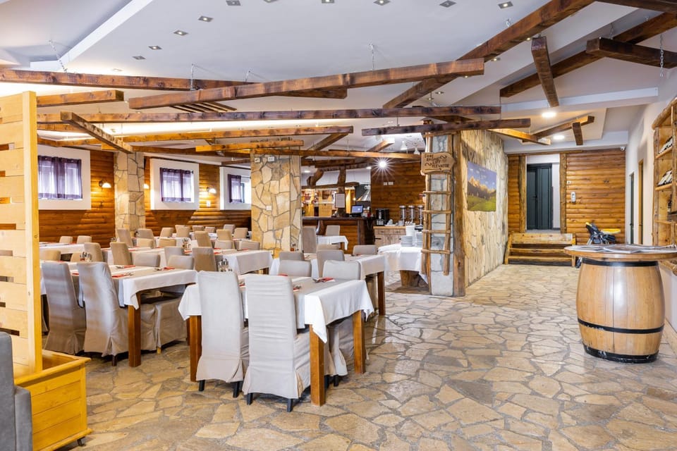 Restaurant/places to eat, Seating area