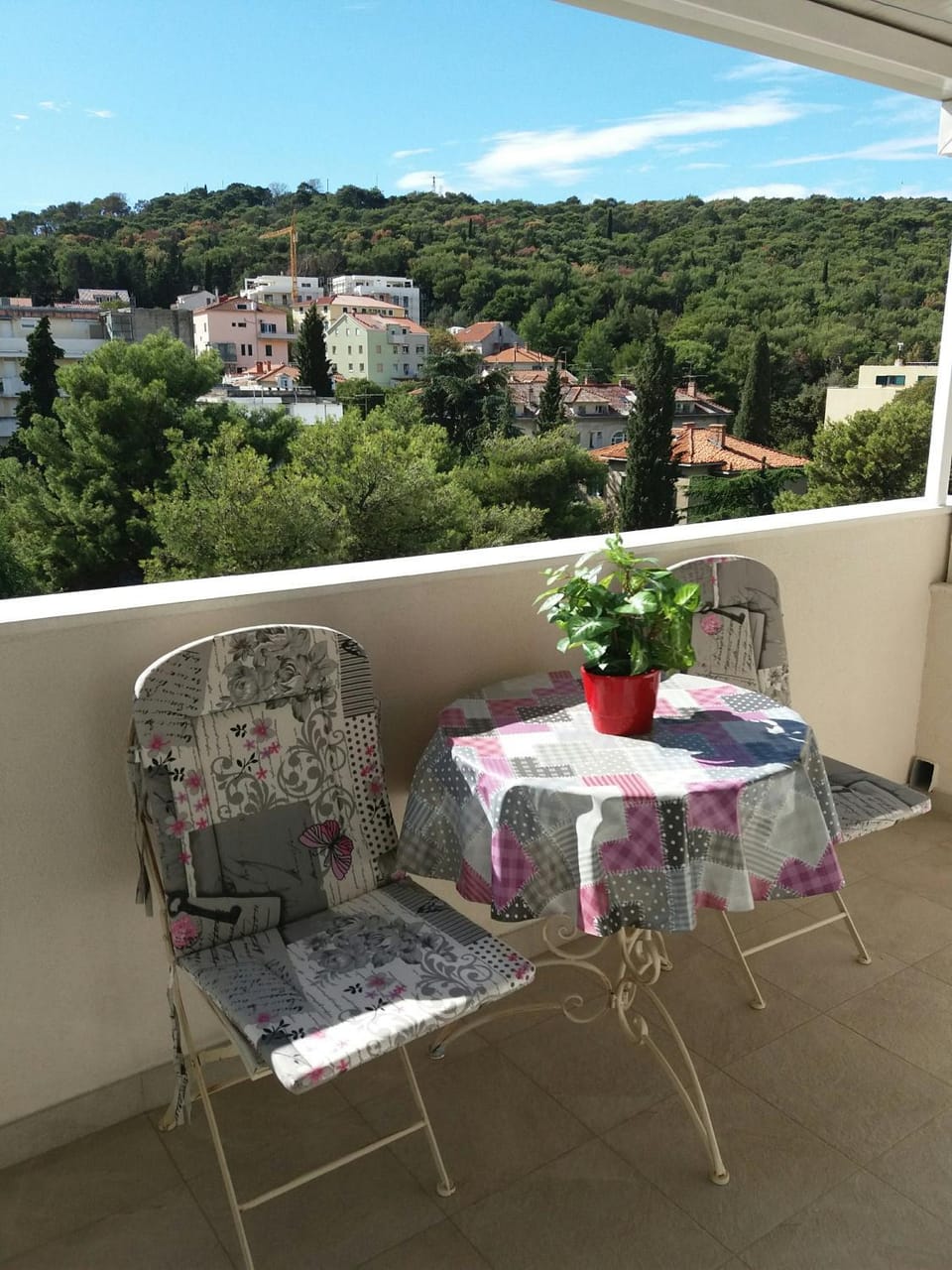 Shower, BBQ facilities, Balcony/Terrace, Balcony/Terrace, Seating area, City view, Garden view, Landmark view, Mountain view, Street view