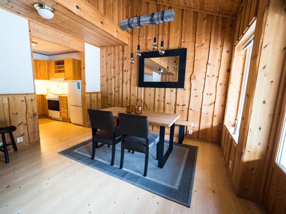 Coffee/tea facilities, Kitchen or kitchenette, Dining area