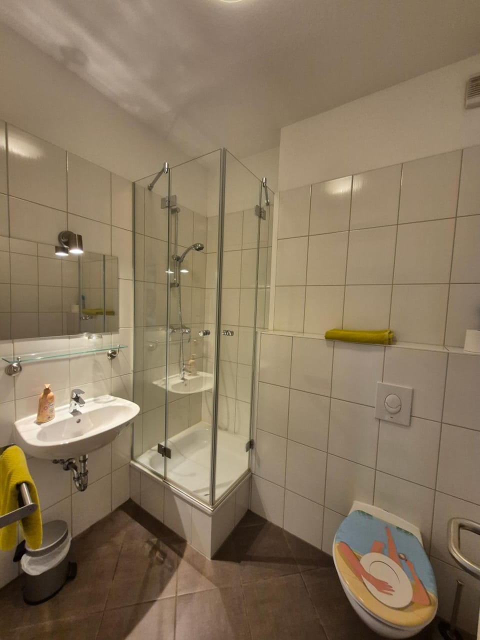 Shower, Toilet, Bathroom, towels