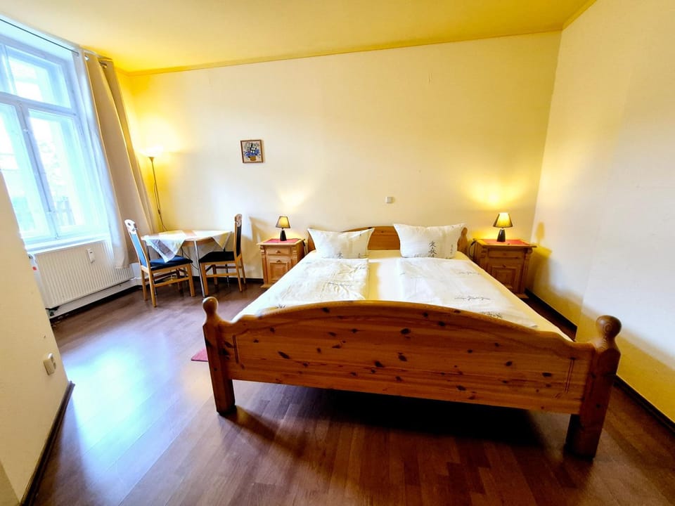 Bed, Photo of the whole room, Seating area, Bedroom