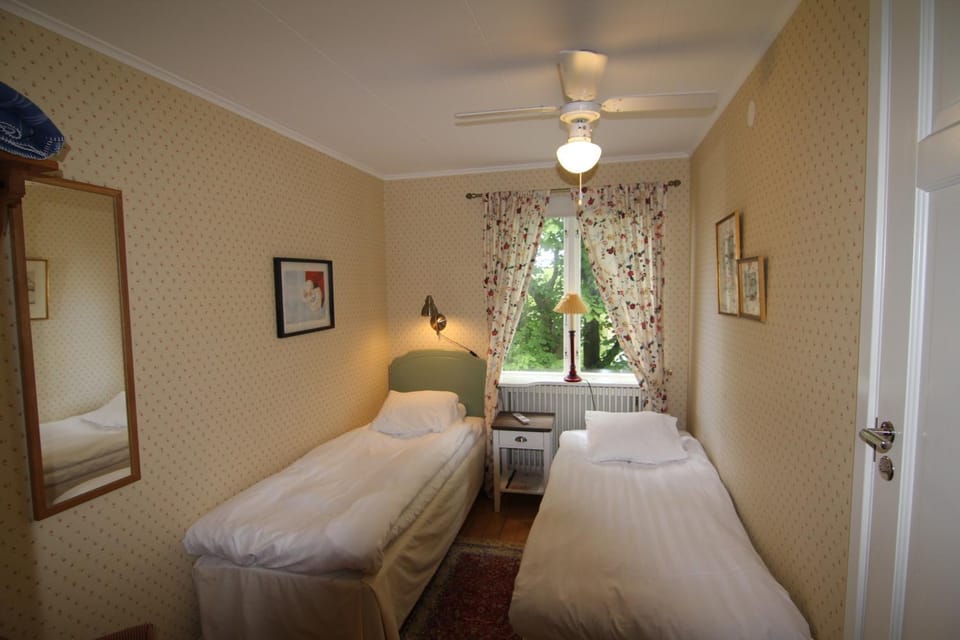 Day, Photo of the whole room