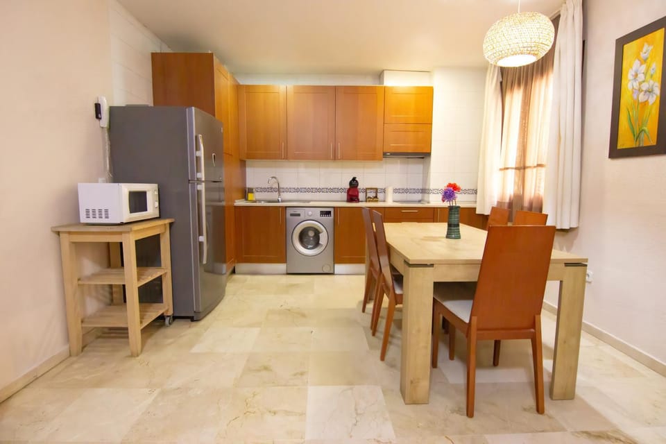 Kitchen or kitchenette, Seating area, Dining area, washing machine