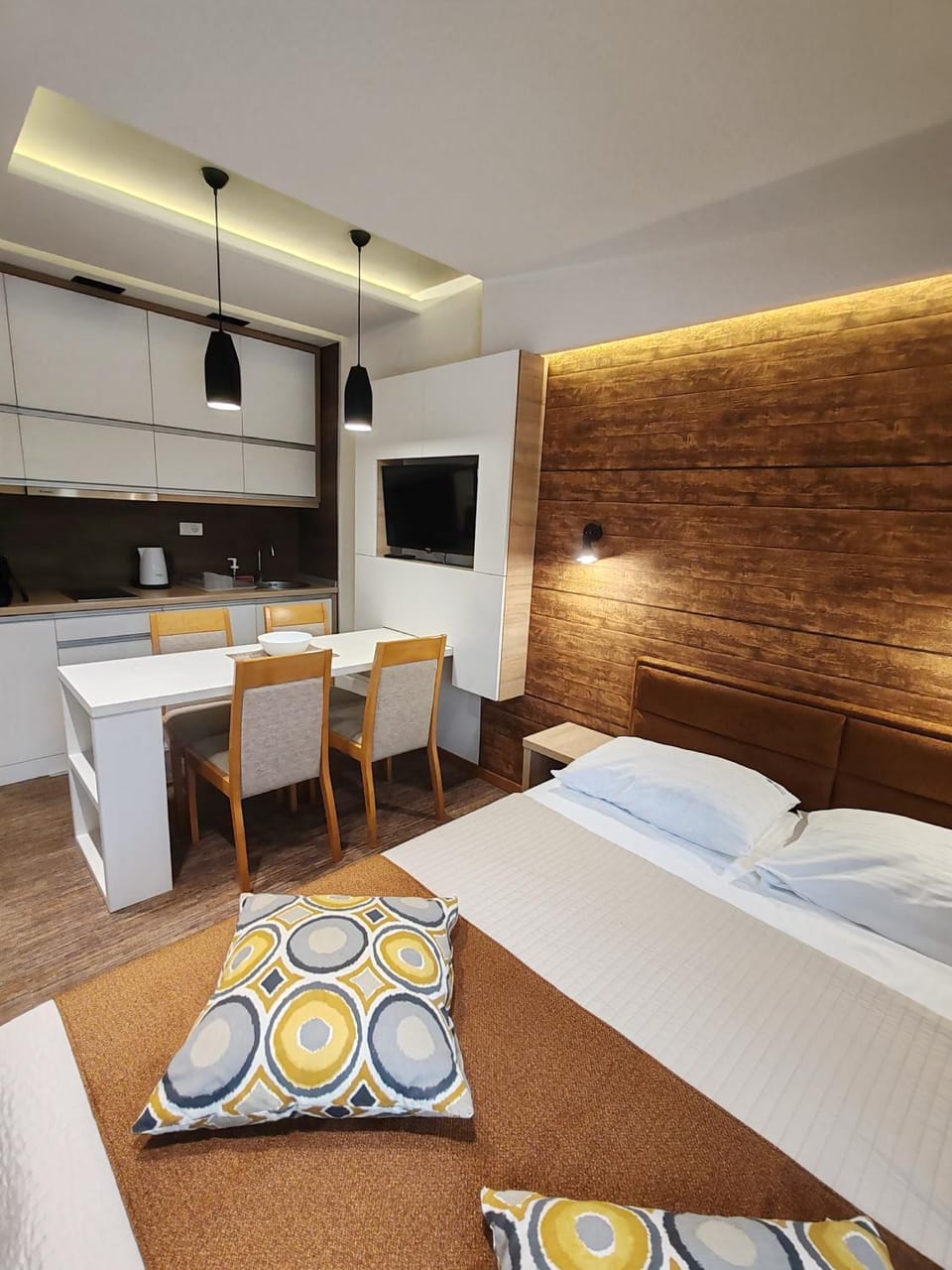 Photo of the whole room, kitchen
