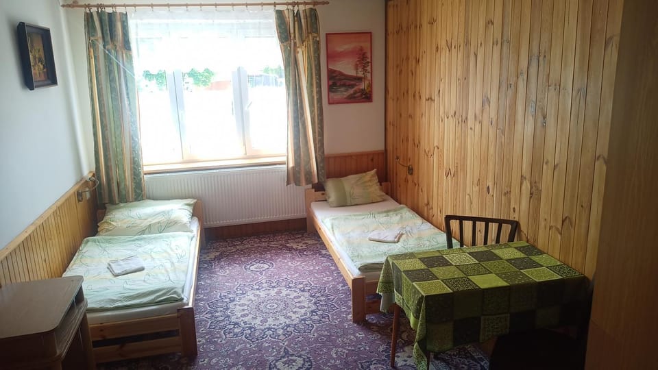 Bed, Seating area