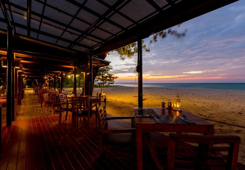 Restaurant/places to eat, Beach, Sea view