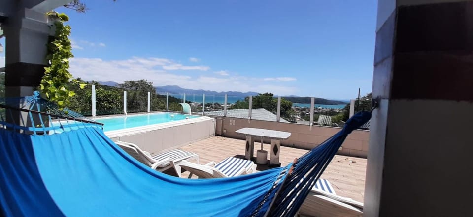 CASA COM PISCINA e VISTA PARA O MAR - Porto Belo-SC Bombinhas-SC House in Porto Belo