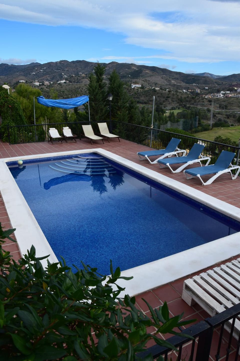 Swimming pool, Swimming pool