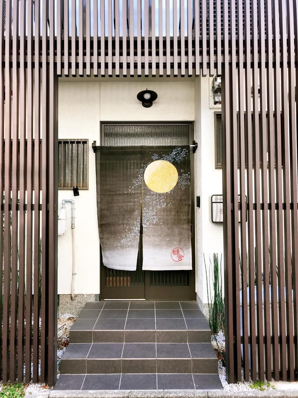 Facade/entrance