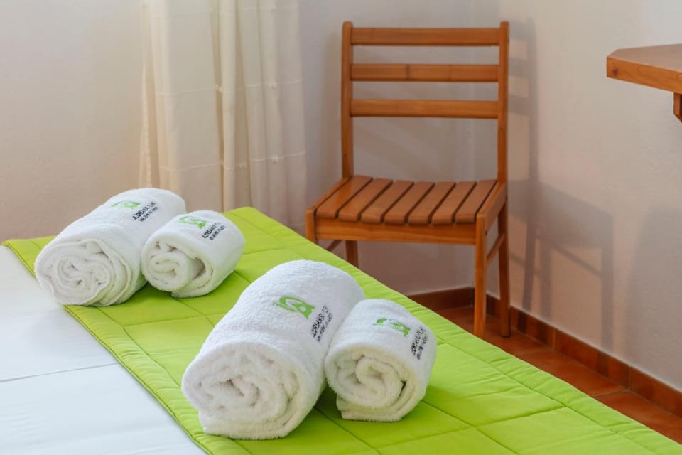 Bedroom, towels