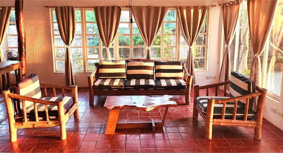 White House, Batangas House in Calabarzon