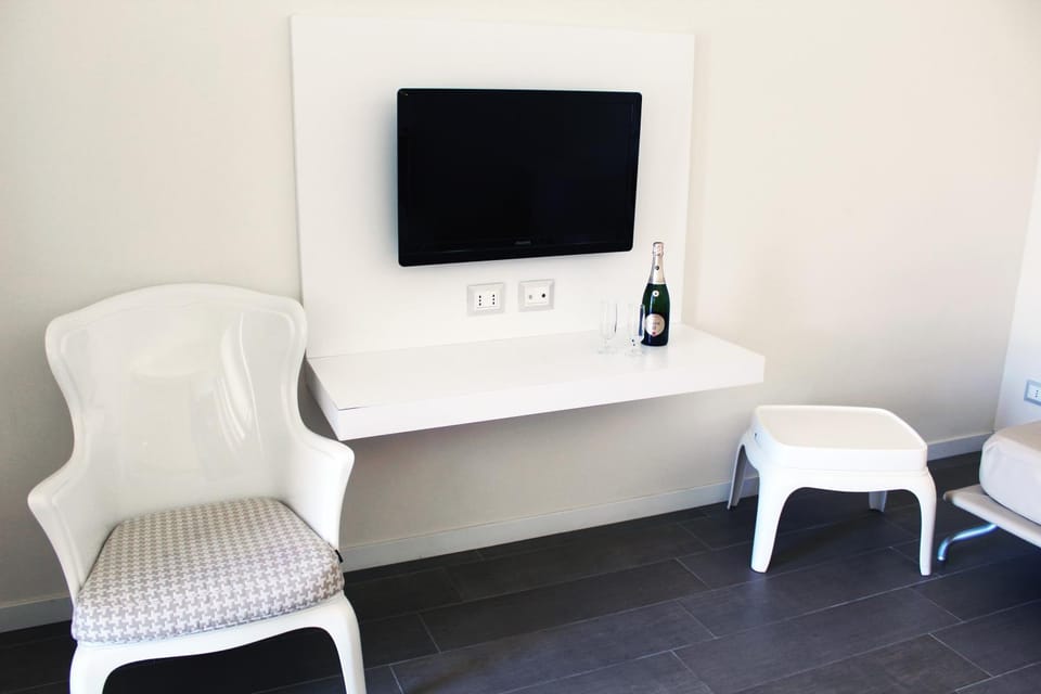 TV and multimedia, Decorative detail, Bedroom