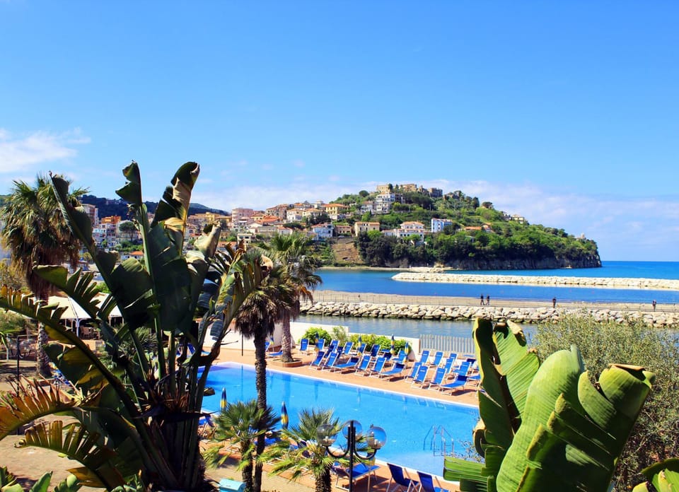 Nearby landmark, Natural landscape, Garden, Balcony/Terrace, Beach, Beach, City view, Garden view, Landmark view, Pool view, Sea view, Swimming pool, Swimming pool