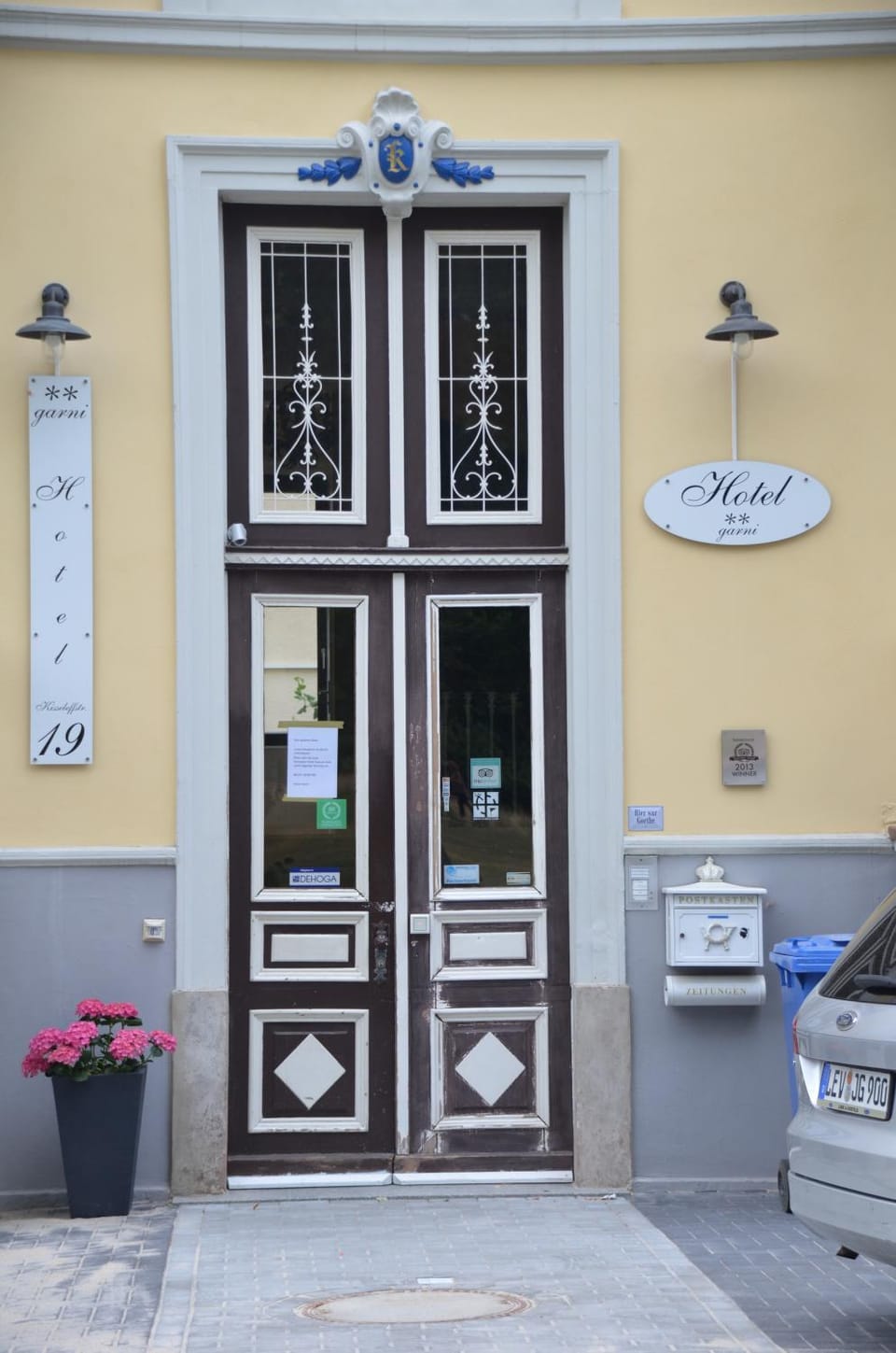 Facade/entrance