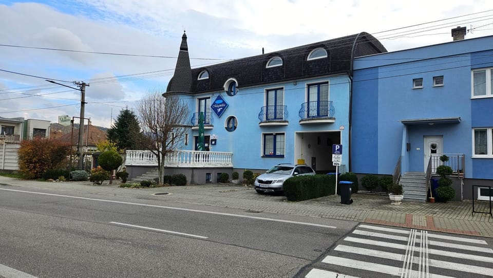 Property building, Off site, Parking