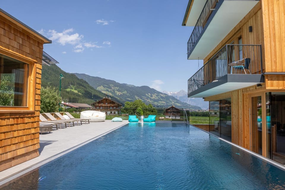 Neighbourhood, Natural landscape, Swimming pool, Swimming pool
