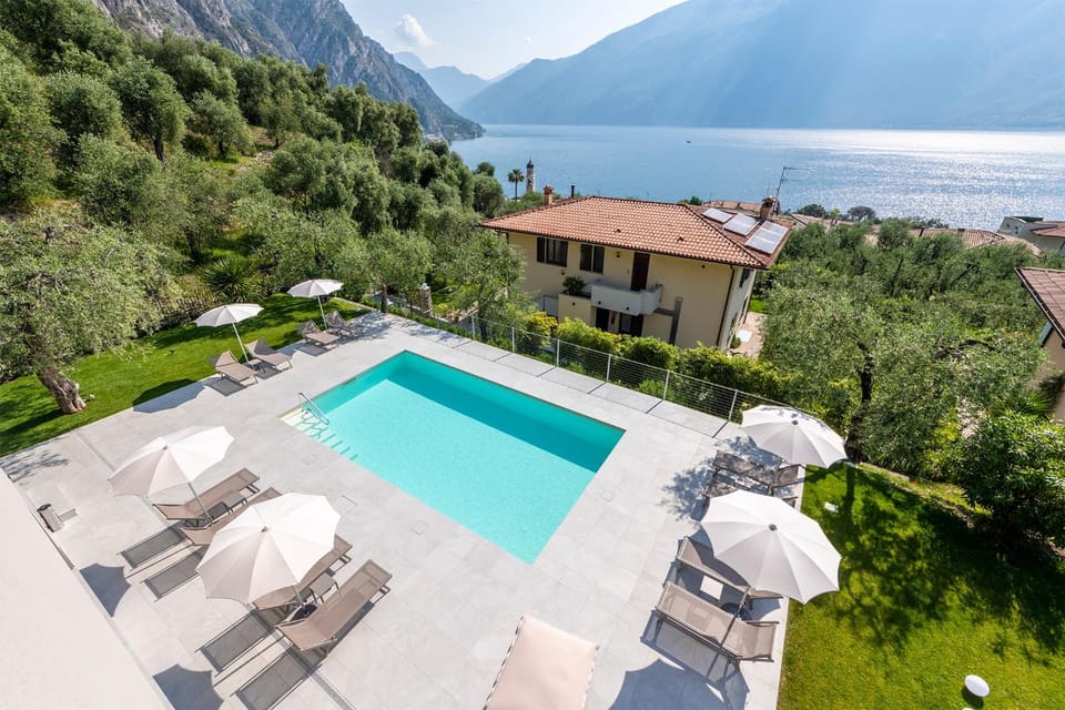 Nearby landmark, Natural landscape, Garden, View (from property/room), Garden view, Lake view, Pool view, Swimming pool, sunbed