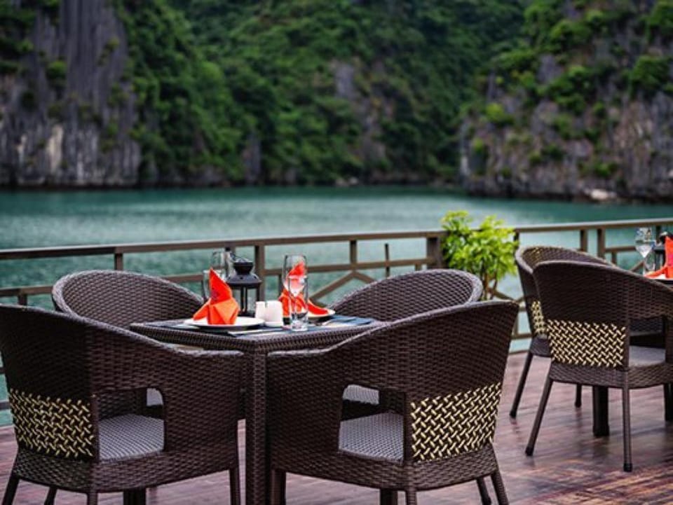 Natural landscape, Food and drinks, Drinks