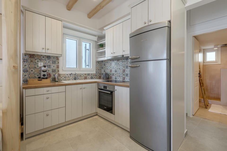 Michalakis Seaside Suites Apartment in Pollonia