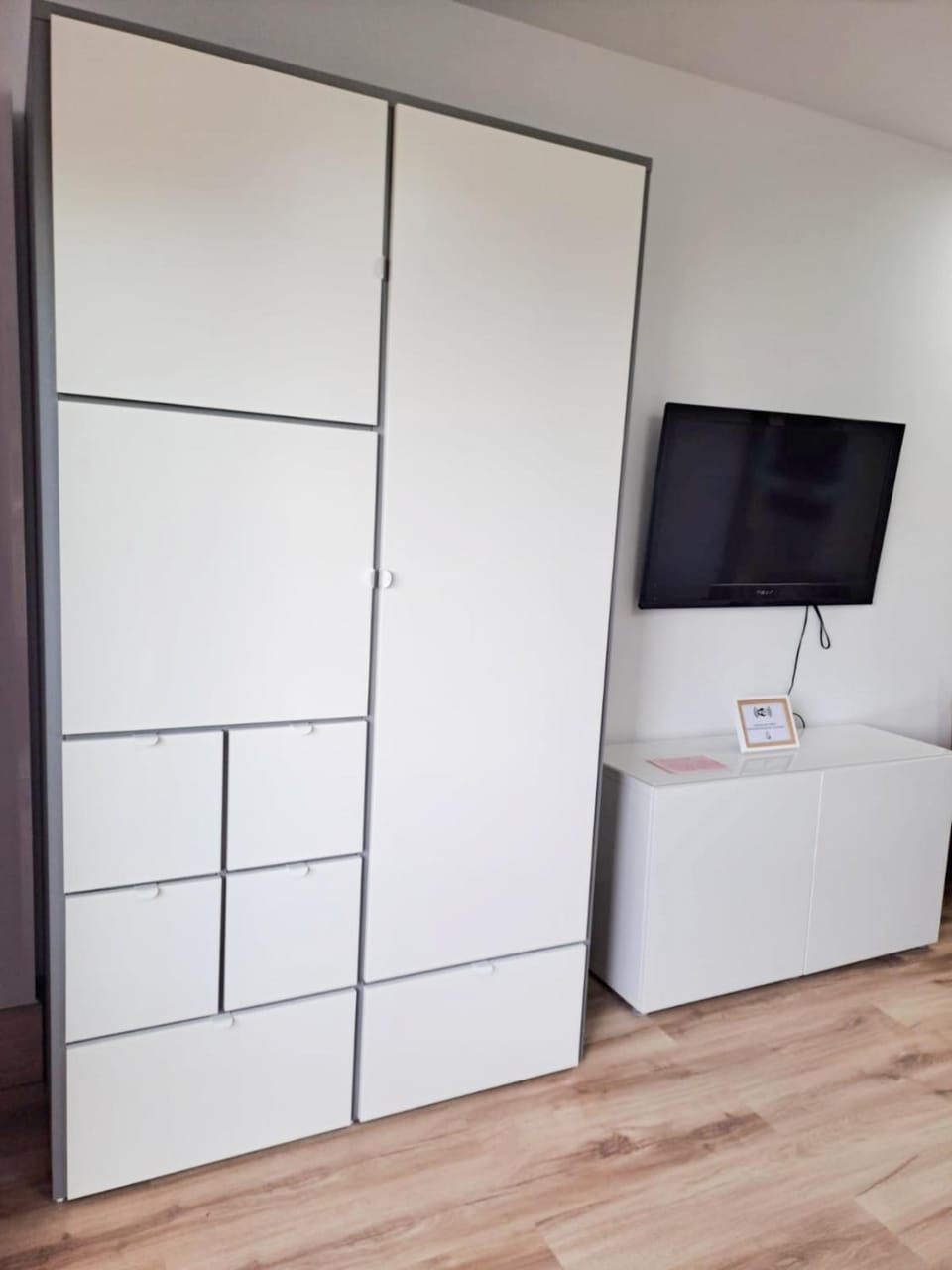 TV and multimedia, Living room, wardrobe