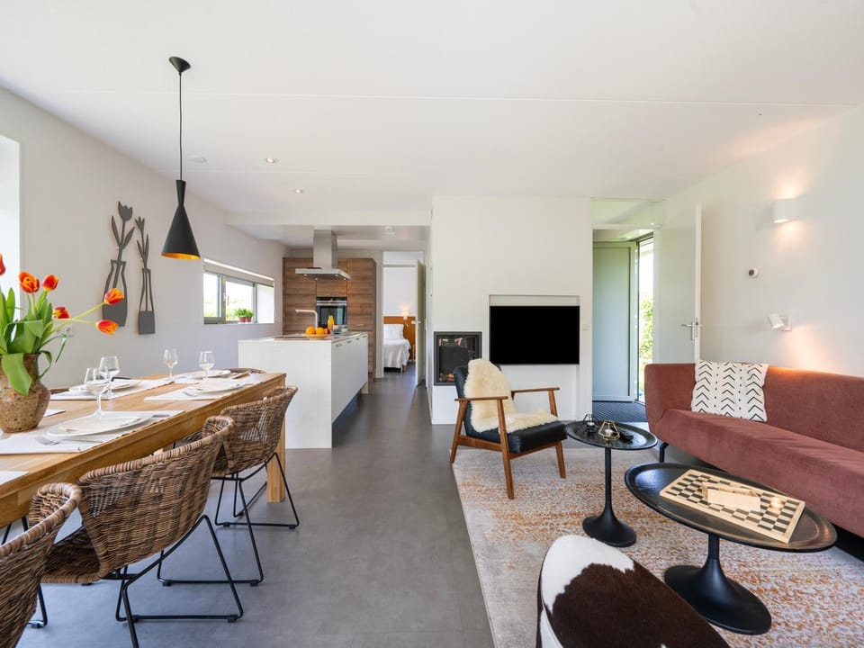 TV and multimedia, Photo of the whole room, Seating area, Dining area, fireplace, kitchen, kitchen