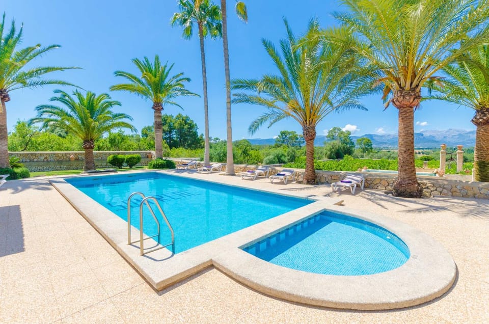Swimming pool, sunbed
