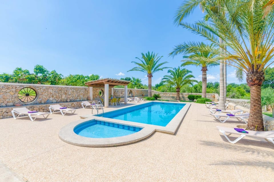 Swimming pool, sunbed