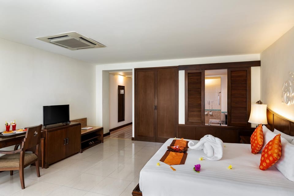 Bed, TV and multimedia, Bedroom, hair dresser, wardrobe, air conditioner