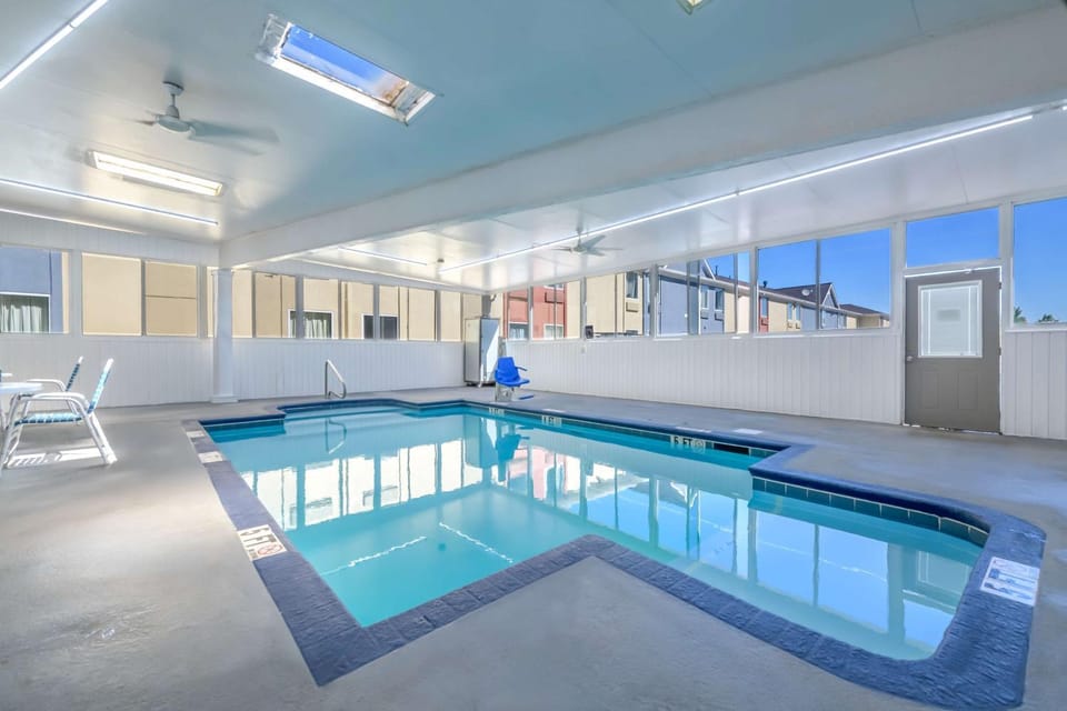 Pool view, Swimming pool