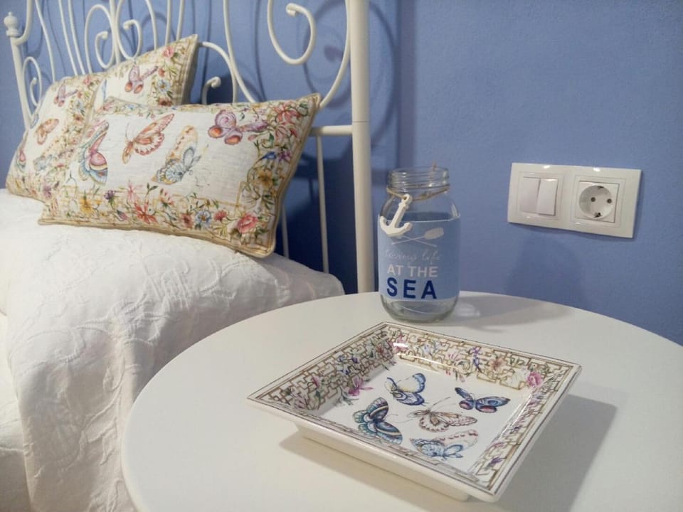 Bed, Decorative detail, Bedroom