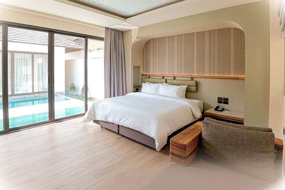 Bedroom, Pool view, Swimming pool